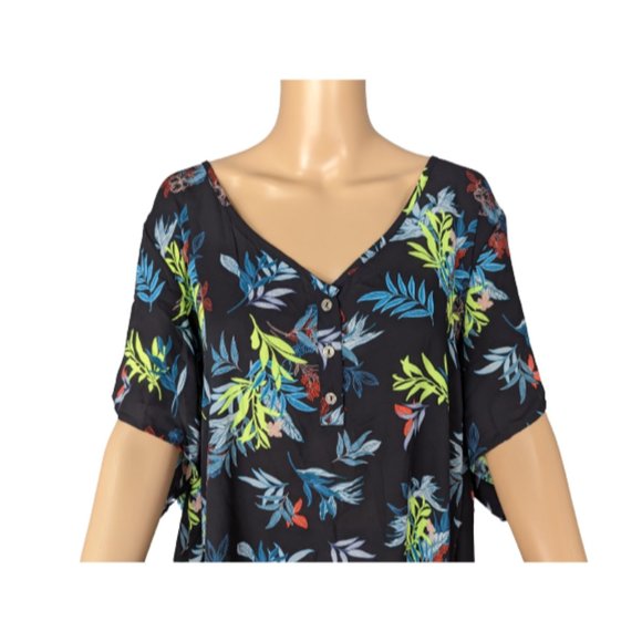 Torrid Georgette Hi-Low Button Detail Blouse 5 - Picture 2 of 8